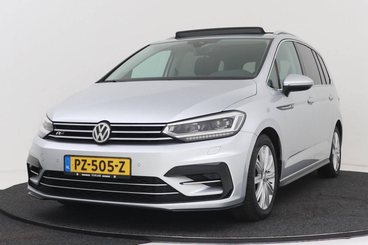 Volkswagen Touran Volkswagen Touran 1.8 TSI Highline Business R-Line 7p | Trekhaak | Panoramadak | 180 PK | Dealer Ond. | CarPlay | Stoelverwarming