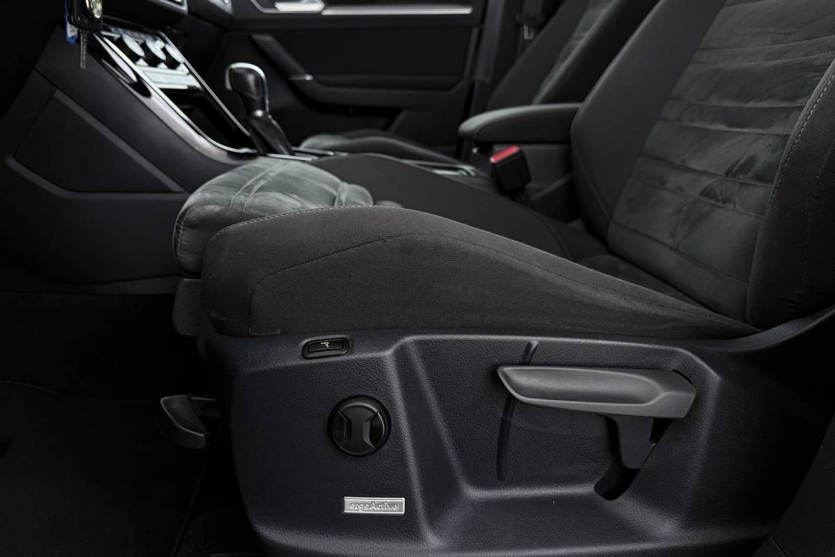 Volkswagen Touran Volkswagen Touran 1.8 TSI Highline Business R-Line 7p | Trekhaak | Panoramadak | 180 PK | Dealer Ond. | CarPlay | Stoelverwarming