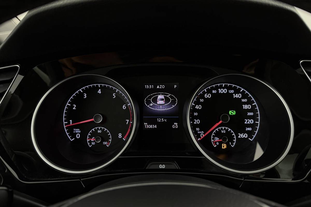 Volkswagen Touran Volkswagen Touran 1.8 TSI Highline Business R-Line 7p | Trekhaak | Panoramadak | 180 PK | Dealer Ond. | CarPlay | Stoelverwarming