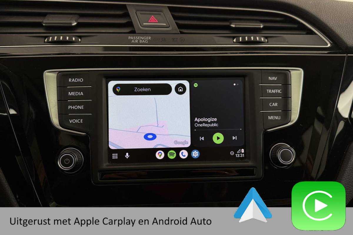 Volkswagen Touran Volkswagen Touran 1.8 TSI Highline Business R-Line 7p | Trekhaak | Panoramadak | 180 PK | Dealer Ond. | CarPlay | Stoelverwarming