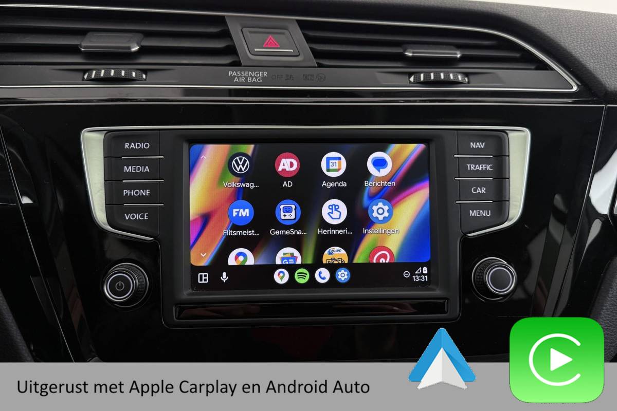 Volkswagen Touran Volkswagen Touran 1.8 TSI Highline Business R-Line 7p | Trekhaak | Panoramadak | 180 PK | Dealer Ond. | CarPlay | Stoelverwarming