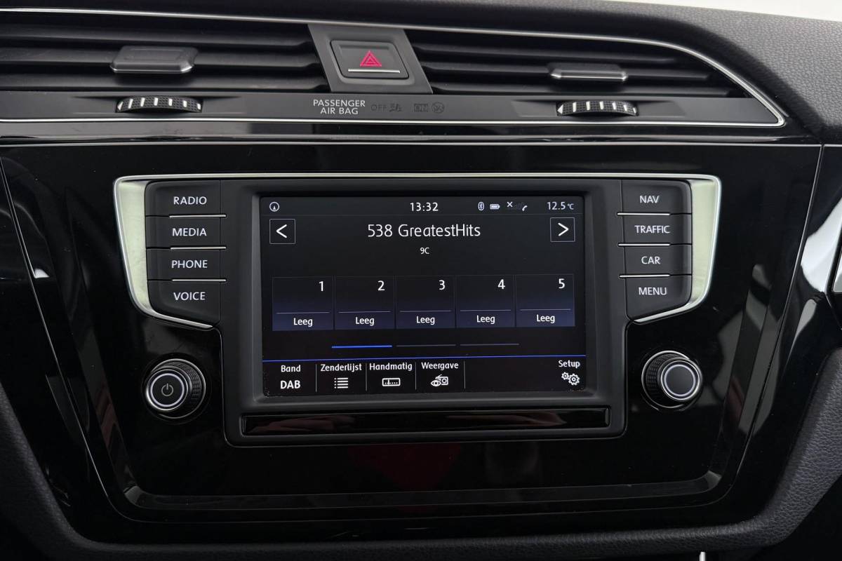 Volkswagen Touran Volkswagen Touran 1.8 TSI Highline Business R-Line 7p | Trekhaak | Panoramadak | 180 PK | Dealer Ond. | CarPlay | Stoelverwarming