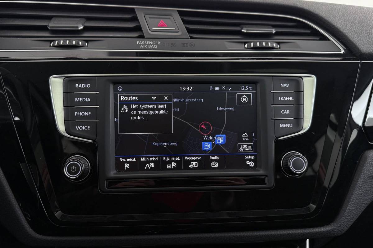Volkswagen Touran Volkswagen Touran 1.8 TSI Highline Business R-Line 7p | Trekhaak | Panoramadak | 180 PK | Dealer Ond. | CarPlay | Stoelverwarming