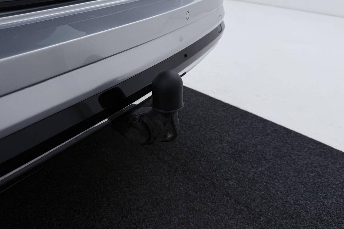 Volkswagen Touran Volkswagen Touran 1.8 TSI Highline Business R-Line 7p | Trekhaak | Panoramadak | 180 PK | Dealer Ond. | CarPlay | Stoelverwarming