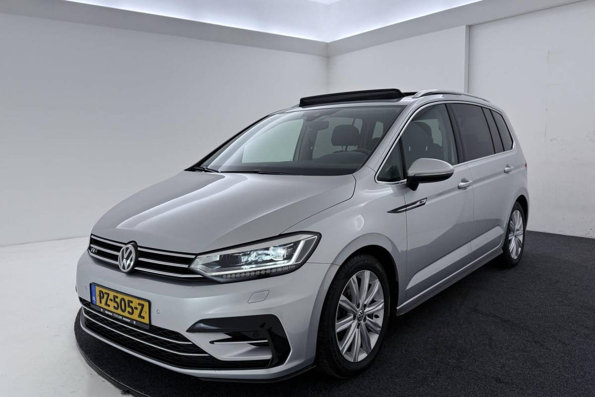 Volkswagen Touran Volkswagen Touran 1.8 TSI Highline Business R-Line 7p | Trekhaak | Panoramadak | 180 PK | Dealer Ond. | CarPlay | Stoelverwarming