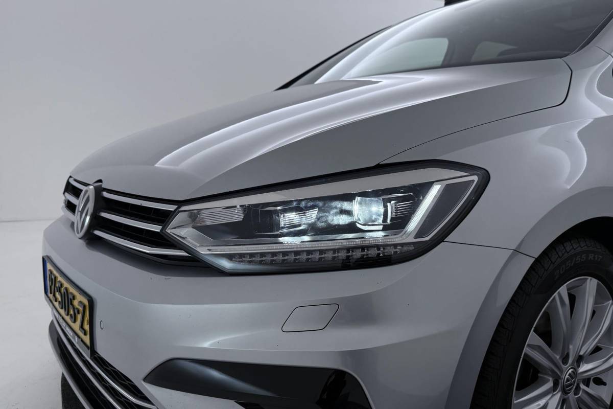 Volkswagen Touran Volkswagen Touran 1.8 TSI Highline Business R-Line 7p | Trekhaak | Panoramadak | 180 PK | Dealer Ond. | CarPlay | Stoelverwarming