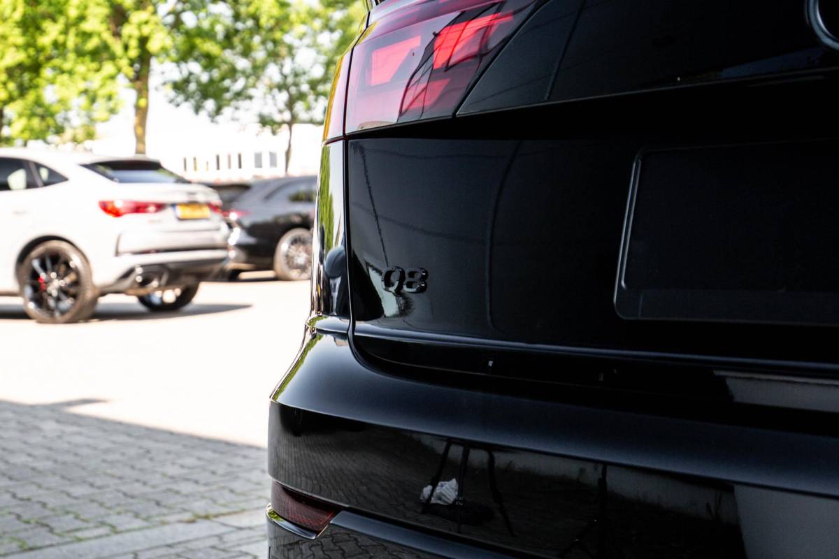 Audi Q8 Audi Q8 60 TFSI e Competition 490pk, Carbon, Full-options 2025