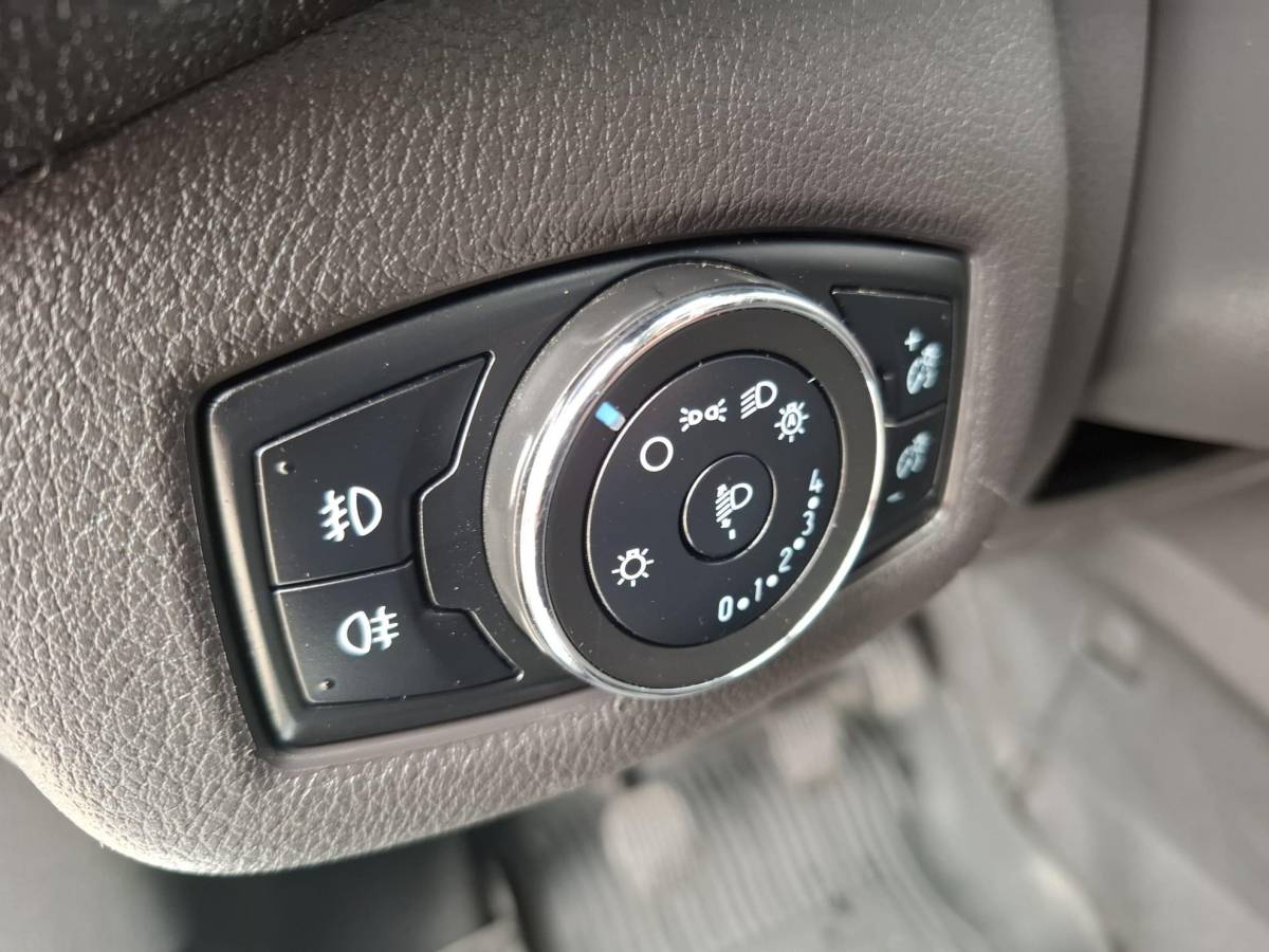 Ford Transit Connect Ford Transit Connect 1.5 TDCi 75kW (T210) LWB Ambiente AIRCO / CRUISE CONTROLE / EURO 6 / PERFECT ONDERDHOUDEN