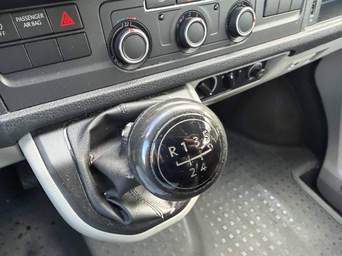Volkswagen Transporter Volkswagen Transporter Kombi 2.0 TDI L2H3 Highline | Navigatie | DAB | Parkeersensoren |