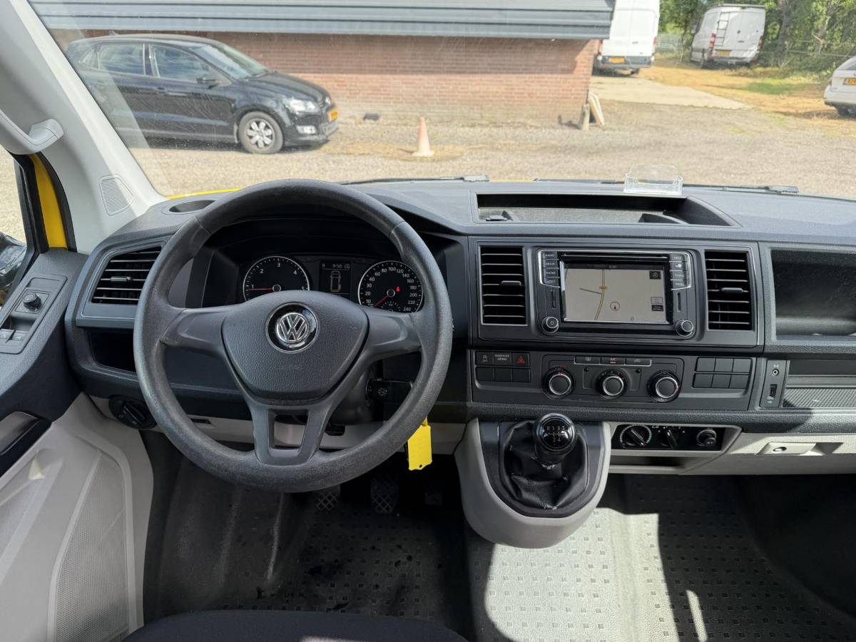 Volkswagen Transporter Volkswagen Transporter Kombi 2.0 TDI L2H3 Highline | Navigatie | DAB | Parkeersensoren |