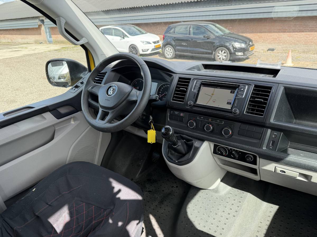 Volkswagen Transporter Volkswagen Transporter Kombi 2.0 TDI L2H3 Highline | Navigatie | DAB | Parkeersensoren |