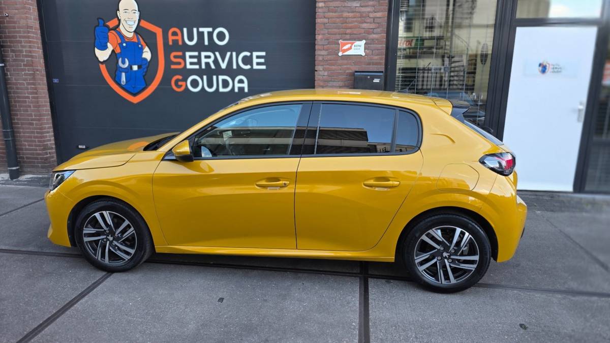 Peugeot 208 Peugeot 208 1.2 PureTech Allure l NAP l Carplay l virtual cockpit