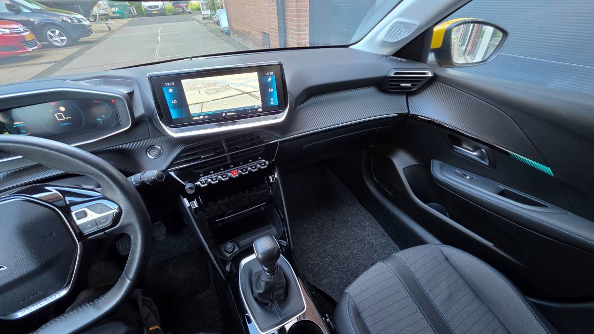 Peugeot 208 Peugeot 208 1.2 PureTech Allure l NAP l Carplay l virtual cockpit