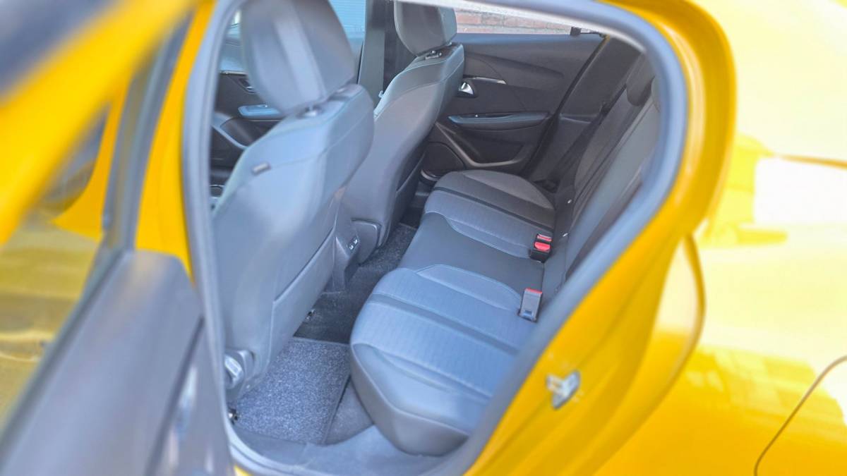 Peugeot 208 Peugeot 208 1.2 PureTech Allure l NAP l Carplay l virtual cockpit