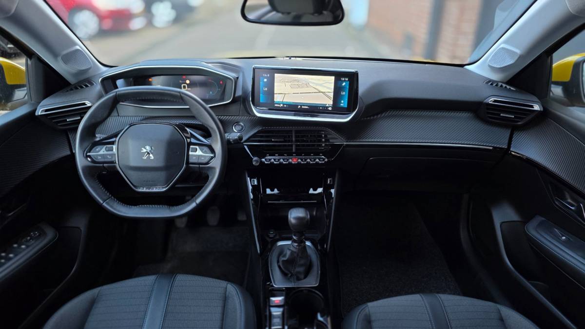 Peugeot 208 Peugeot 208 1.2 PureTech Allure l NAP l Carplay l virtual cockpit