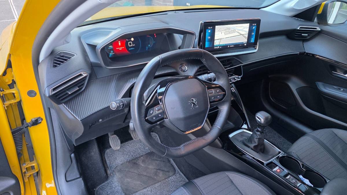 Peugeot 208 Peugeot 208 1.2 PureTech Allure l NAP l Carplay l virtual cockpit