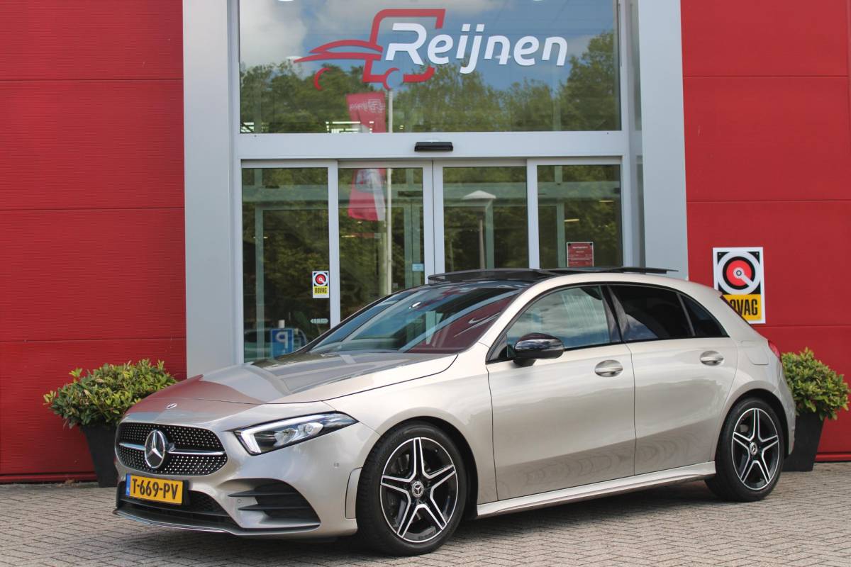 Mercedes-Benz A-Klasse Mercedes-Benz A-klasse 220 190PK AUTOMAAT BUSINESS SOLUTION AMG | PANORAMA SCHUIF/KANTEL DAK | SFEER VERLICHTING VOOR + ACHTER | STOEL VERWARMING OP BEIDE VOORSTOELEN | MULTIBEAM LED KOPLAMPEN | ACHTERUITRIJ CAMERA | APPLE CARPLAY/ANDROID AUTO | NAVIGATIE | CRUISE CONTROL | NIGHT PAKKET | VERKEERSLICHTEN WEERGAVE | 17″ LICHTMETALEN VELGEN AMG | HEMELBEKLEDING ZWART | MBUX MULTIMEDIA SYSTEEM | SPORTSTOELEN | PARKEERSENSOREN VOOR + ACHTER | DRAADLOZE TELEFOONLADER |