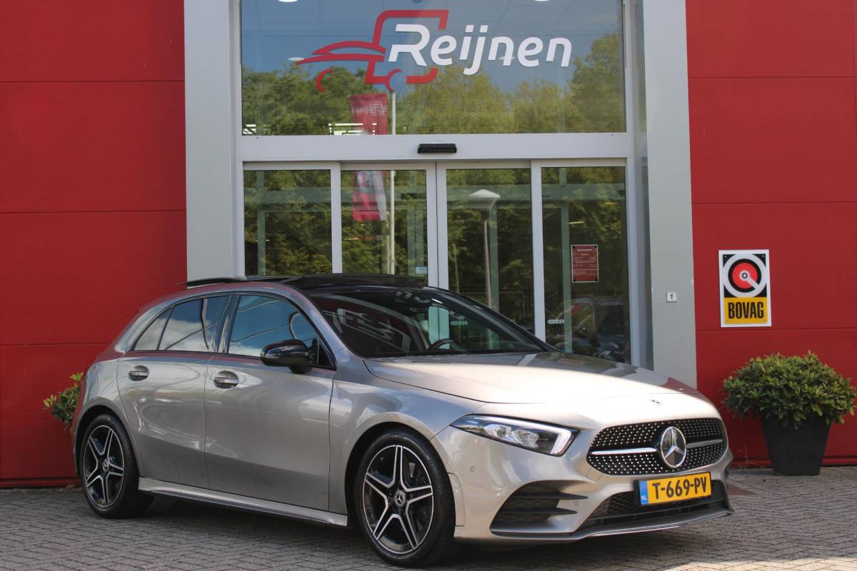 Mercedes-Benz A-Klasse Mercedes-Benz A-klasse 220 190PK AUTOMAAT BUSINESS SOLUTION AMG | PANORAMA SCHUIF/KANTEL DAK | SFEER VERLICHTING VOOR + ACHTER | STOEL VERWARMING OP BEIDE VOORSTOELEN | MULTIBEAM LED KOPLAMPEN | ACHTERUITRIJ CAMERA | APPLE CARPLAY/ANDROID AUTO | NAVIGATIE | CRUISE CONTROL | NIGHT PAKKET | VERKEERSLICHTEN WEERGAVE | 17″ LICHTMETALEN VELGEN AMG | HEMELBEKLEDING ZWART | MBUX MULTIMEDIA SYSTEEM | SPORTSTOELEN | PARKEERSENSOREN VOOR + ACHTER | DRAADLOZE TELEFOONLADER |