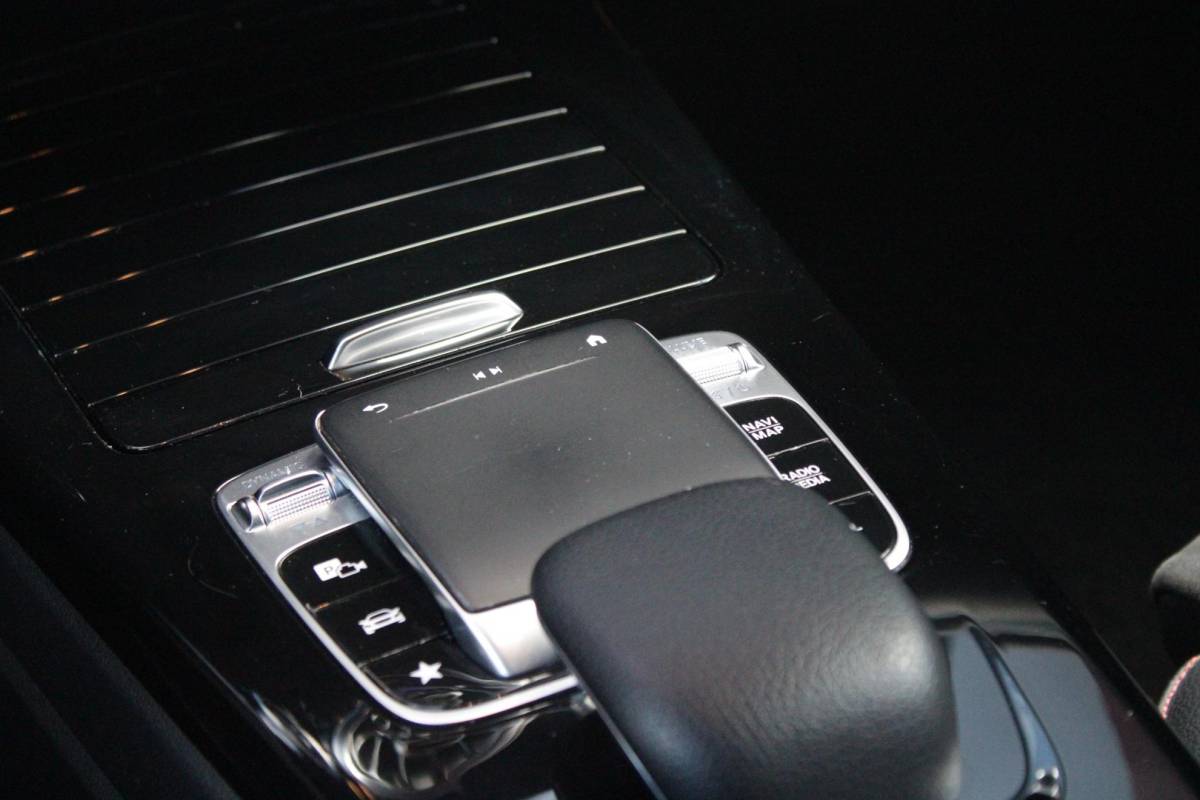 Mercedes-Benz A-Klasse Mercedes-Benz A-klasse 220 190PK AUTOMAAT BUSINESS SOLUTION AMG | PANORAMA SCHUIF/KANTEL DAK | SFEER VERLICHTING VOOR + ACHTER | STOEL VERWARMING OP BEIDE VOORSTOELEN | MULTIBEAM LED KOPLAMPEN | ACHTERUITRIJ CAMERA | APPLE CARPLAY/ANDROID AUTO | NAVIGATIE | CRUISE CONTROL | NIGHT PAKKET | VERKEERSLICHTEN WEERGAVE | 17″ LICHTMETALEN VELGEN AMG | HEMELBEKLEDING ZWART | MBUX MULTIMEDIA SYSTEEM | SPORTSTOELEN | PARKEERSENSOREN VOOR + ACHTER | DRAADLOZE TELEFOONLADER |