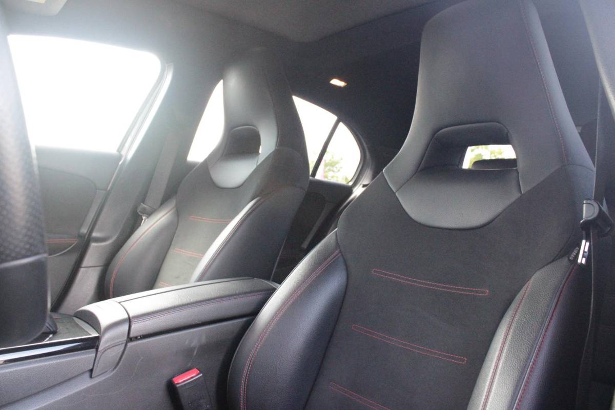 Mercedes-Benz A-Klasse Mercedes-Benz A-klasse 220 190PK AUTOMAAT BUSINESS SOLUTION AMG | PANORAMA SCHUIF/KANTEL DAK | SFEER VERLICHTING VOOR + ACHTER | STOEL VERWARMING OP BEIDE VOORSTOELEN | MULTIBEAM LED KOPLAMPEN | ACHTERUITRIJ CAMERA | APPLE CARPLAY/ANDROID AUTO | NAVIGATIE | CRUISE CONTROL | NIGHT PAKKET | VERKEERSLICHTEN WEERGAVE | 17″ LICHTMETALEN VELGEN AMG | HEMELBEKLEDING ZWART | MBUX MULTIMEDIA SYSTEEM | SPORTSTOELEN | PARKEERSENSOREN VOOR + ACHTER | DRAADLOZE TELEFOONLADER |