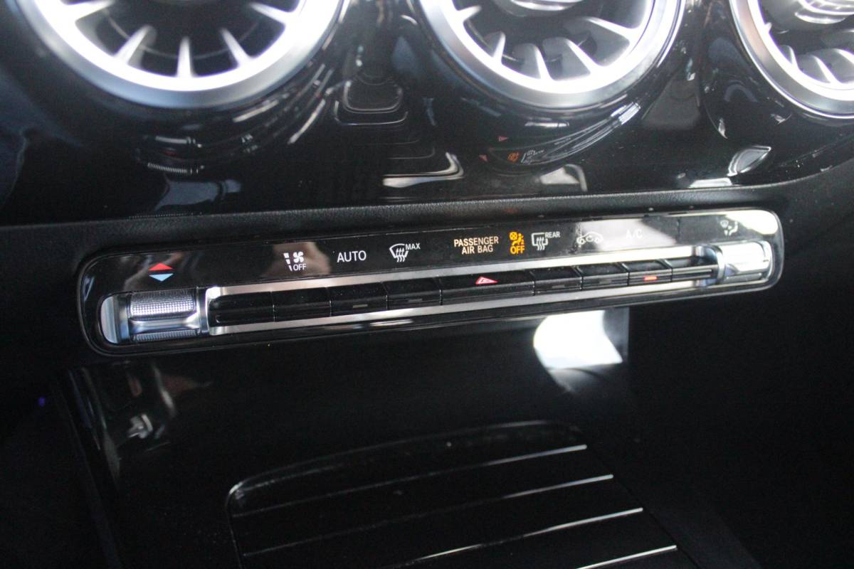 Mercedes-Benz A-Klasse Mercedes-Benz A-klasse 220 190PK AUTOMAAT BUSINESS SOLUTION AMG | PANORAMA SCHUIF/KANTEL DAK | SFEER VERLICHTING VOOR + ACHTER | STOEL VERWARMING OP BEIDE VOORSTOELEN | MULTIBEAM LED KOPLAMPEN | ACHTERUITRIJ CAMERA | APPLE CARPLAY/ANDROID AUTO | NAVIGATIE | CRUISE CONTROL | NIGHT PAKKET | VERKEERSLICHTEN WEERGAVE | 17″ LICHTMETALEN VELGEN AMG | HEMELBEKLEDING ZWART | MBUX MULTIMEDIA SYSTEEM | SPORTSTOELEN | PARKEERSENSOREN VOOR + ACHTER | DRAADLOZE TELEFOONLADER |