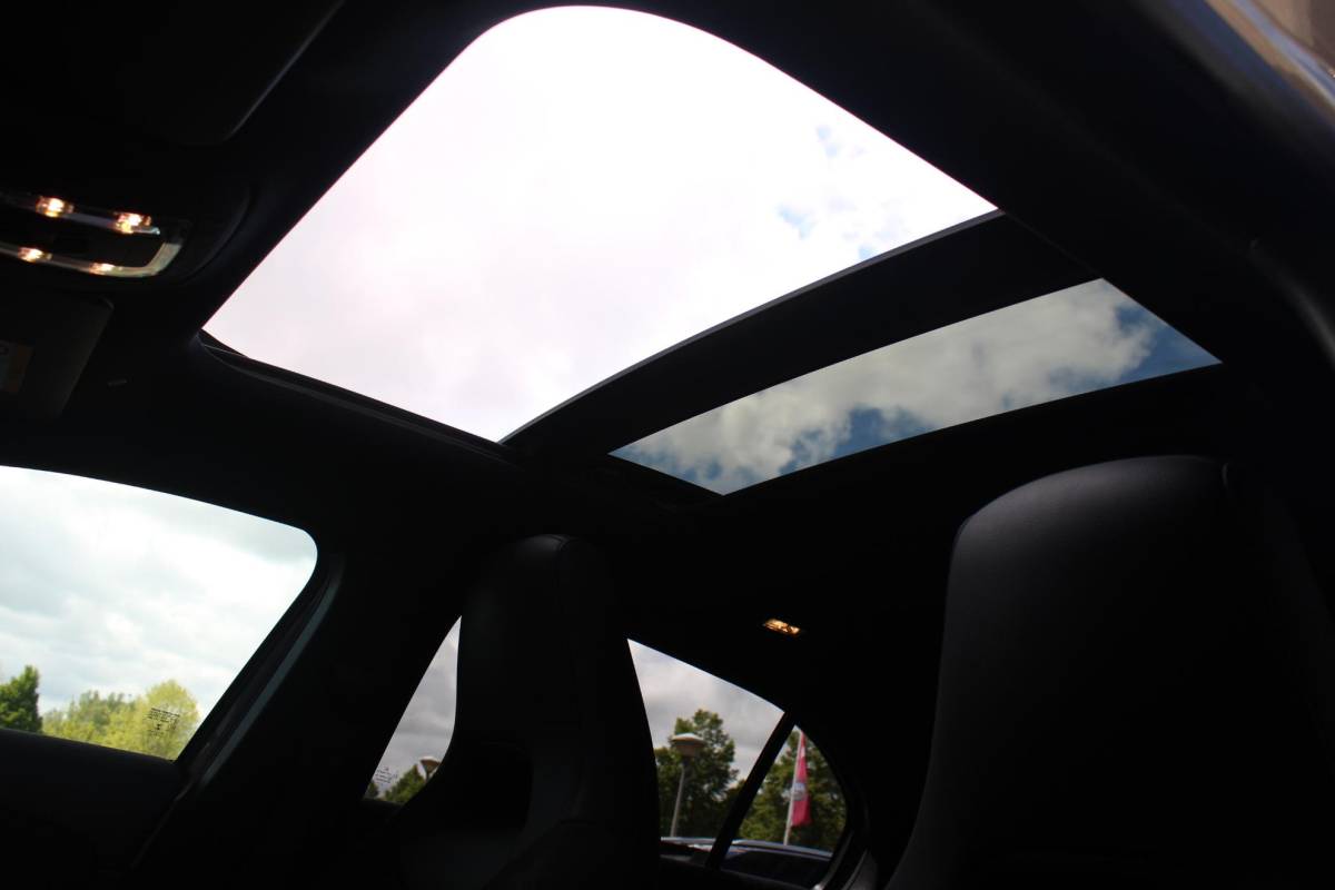 Mercedes-Benz A-Klasse Mercedes-Benz A-klasse 220 190PK AUTOMAAT BUSINESS SOLUTION AMG | PANORAMA SCHUIF/KANTEL DAK | SFEER VERLICHTING VOOR + ACHTER | STOEL VERWARMING OP BEIDE VOORSTOELEN | MULTIBEAM LED KOPLAMPEN | ACHTERUITRIJ CAMERA | APPLE CARPLAY/ANDROID AUTO | NAVIGATIE | CRUISE CONTROL | NIGHT PAKKET | VERKEERSLICHTEN WEERGAVE | 17″ LICHTMETALEN VELGEN AMG | HEMELBEKLEDING ZWART | MBUX MULTIMEDIA SYSTEEM | SPORTSTOELEN | PARKEERSENSOREN VOOR + ACHTER | DRAADLOZE TELEFOONLADER |