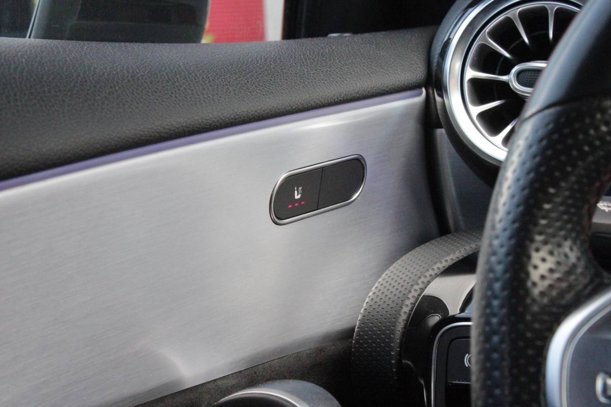 Mercedes-Benz A-Klasse Mercedes-Benz A-klasse 220 190PK AUTOMAAT BUSINESS SOLUTION AMG | PANORAMA SCHUIF/KANTEL DAK | SFEER VERLICHTING VOOR + ACHTER | STOEL VERWARMING OP BEIDE VOORSTOELEN | MULTIBEAM LED KOPLAMPEN | ACHTERUITRIJ CAMERA | APPLE CARPLAY/ANDROID AUTO | NAVIGATIE | CRUISE CONTROL | NIGHT PAKKET | VERKEERSLICHTEN WEERGAVE | 17″ LICHTMETALEN VELGEN AMG | HEMELBEKLEDING ZWART | MBUX MULTIMEDIA SYSTEEM | SPORTSTOELEN | PARKEERSENSOREN VOOR + ACHTER | DRAADLOZE TELEFOONLADER |