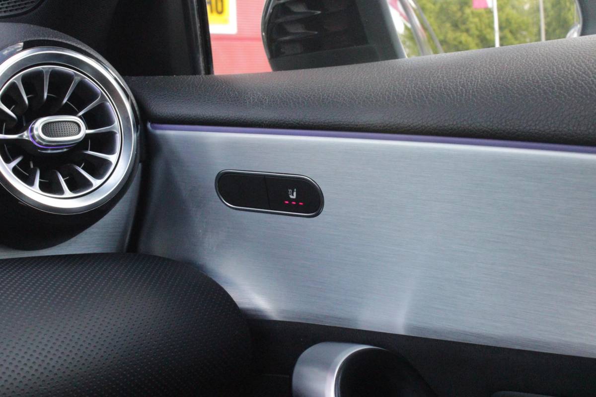 Mercedes-Benz A-Klasse Mercedes-Benz A-klasse 220 190PK AUTOMAAT BUSINESS SOLUTION AMG | PANORAMA SCHUIF/KANTEL DAK | SFEER VERLICHTING VOOR + ACHTER | STOEL VERWARMING OP BEIDE VOORSTOELEN | MULTIBEAM LED KOPLAMPEN | ACHTERUITRIJ CAMERA | APPLE CARPLAY/ANDROID AUTO | NAVIGATIE | CRUISE CONTROL | NIGHT PAKKET | VERKEERSLICHTEN WEERGAVE | 17″ LICHTMETALEN VELGEN AMG | HEMELBEKLEDING ZWART | MBUX MULTIMEDIA SYSTEEM | SPORTSTOELEN | PARKEERSENSOREN VOOR + ACHTER | DRAADLOZE TELEFOONLADER |