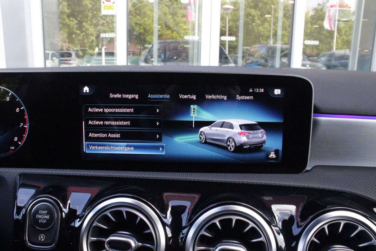 Mercedes-Benz A-Klasse Mercedes-Benz A-klasse 220 190PK AUTOMAAT BUSINESS SOLUTION AMG | PANORAMA SCHUIF/KANTEL DAK | SFEER VERLICHTING VOOR + ACHTER | STOEL VERWARMING OP BEIDE VOORSTOELEN | MULTIBEAM LED KOPLAMPEN | ACHTERUITRIJ CAMERA | APPLE CARPLAY/ANDROID AUTO | NAVIGATIE | CRUISE CONTROL | NIGHT PAKKET | VERKEERSLICHTEN WEERGAVE | 17″ LICHTMETALEN VELGEN AMG | HEMELBEKLEDING ZWART | MBUX MULTIMEDIA SYSTEEM | SPORTSTOELEN | PARKEERSENSOREN VOOR + ACHTER | DRAADLOZE TELEFOONLADER |