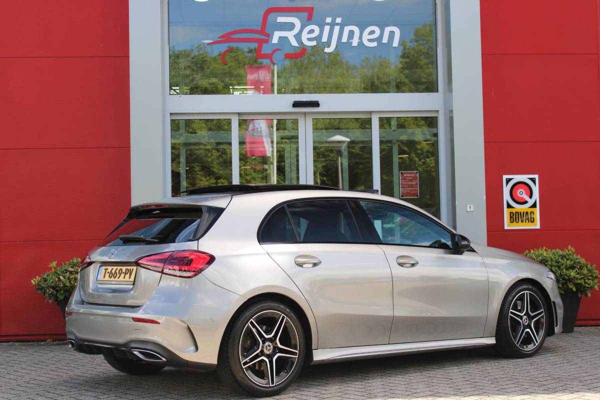 Mercedes-Benz A-Klasse Mercedes-Benz A-klasse 220 190PK AUTOMAAT BUSINESS SOLUTION AMG | PANORAMA SCHUIF/KANTEL DAK | SFEER VERLICHTING VOOR + ACHTER | STOEL VERWARMING OP BEIDE VOORSTOELEN | MULTIBEAM LED KOPLAMPEN | ACHTERUITRIJ CAMERA | APPLE CARPLAY/ANDROID AUTO | NAVIGATIE | CRUISE CONTROL | NIGHT PAKKET | VERKEERSLICHTEN WEERGAVE | 17″ LICHTMETALEN VELGEN AMG | HEMELBEKLEDING ZWART | MBUX MULTIMEDIA SYSTEEM | SPORTSTOELEN | PARKEERSENSOREN VOOR + ACHTER | DRAADLOZE TELEFOONLADER |