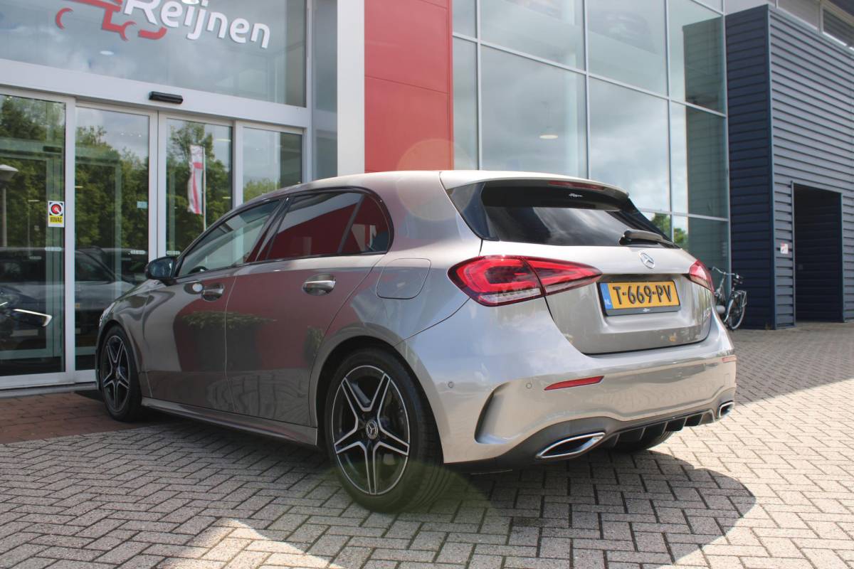 Mercedes-Benz A-Klasse Mercedes-Benz A-klasse 220 190PK AUTOMAAT BUSINESS SOLUTION AMG | PANORAMA SCHUIF/KANTEL DAK | SFEER VERLICHTING VOOR + ACHTER | STOEL VERWARMING OP BEIDE VOORSTOELEN | MULTIBEAM LED KOPLAMPEN | ACHTERUITRIJ CAMERA | APPLE CARPLAY/ANDROID AUTO | NAVIGATIE | CRUISE CONTROL | NIGHT PAKKET | VERKEERSLICHTEN WEERGAVE | 17″ LICHTMETALEN VELGEN AMG | HEMELBEKLEDING ZWART | MBUX MULTIMEDIA SYSTEEM | SPORTSTOELEN | PARKEERSENSOREN VOOR + ACHTER | DRAADLOZE TELEFOONLADER |