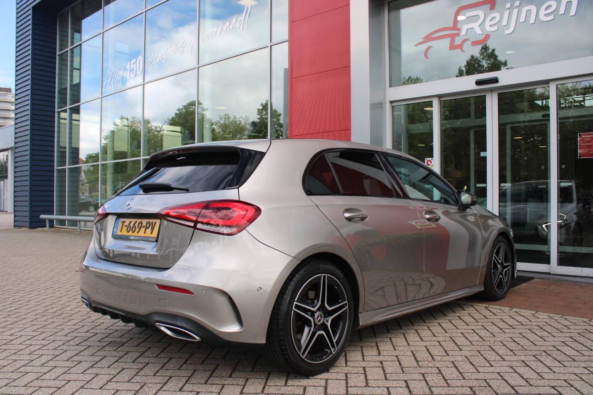 Mercedes-Benz A-Klasse Mercedes-Benz A-klasse 220 190PK AUTOMAAT BUSINESS SOLUTION AMG | PANORAMA SCHUIF/KANTEL DAK | SFEER VERLICHTING VOOR + ACHTER | STOEL VERWARMING OP BEIDE VOORSTOELEN | MULTIBEAM LED KOPLAMPEN | ACHTERUITRIJ CAMERA | APPLE CARPLAY/ANDROID AUTO | NAVIGATIE | CRUISE CONTROL | NIGHT PAKKET | VERKEERSLICHTEN WEERGAVE | 17″ LICHTMETALEN VELGEN AMG | HEMELBEKLEDING ZWART | MBUX MULTIMEDIA SYSTEEM | SPORTSTOELEN | PARKEERSENSOREN VOOR + ACHTER | DRAADLOZE TELEFOONLADER |