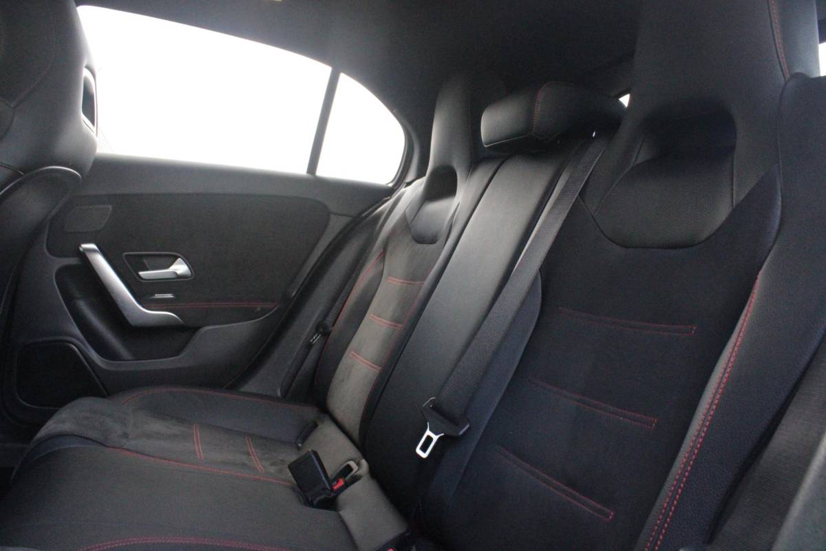 Mercedes-Benz A-Klasse Mercedes-Benz A-klasse 220 190PK AUTOMAAT BUSINESS SOLUTION AMG | PANORAMA SCHUIF/KANTEL DAK | SFEER VERLICHTING VOOR + ACHTER | STOEL VERWARMING OP BEIDE VOORSTOELEN | MULTIBEAM LED KOPLAMPEN | ACHTERUITRIJ CAMERA | APPLE CARPLAY/ANDROID AUTO | NAVIGATIE | CRUISE CONTROL | NIGHT PAKKET | VERKEERSLICHTEN WEERGAVE | 17″ LICHTMETALEN VELGEN AMG | HEMELBEKLEDING ZWART | MBUX MULTIMEDIA SYSTEEM | SPORTSTOELEN | PARKEERSENSOREN VOOR + ACHTER | DRAADLOZE TELEFOONLADER |