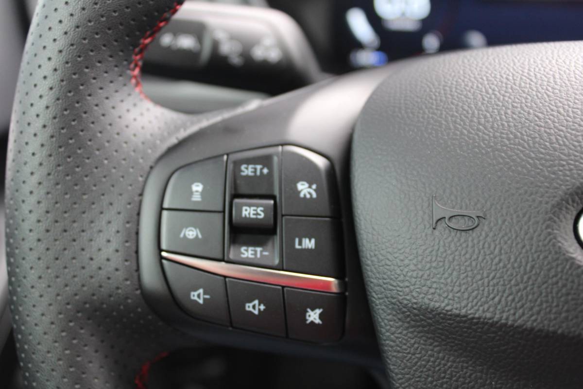 Ford Focus Ford Focus Wagon 1.0 EcoBoost Hybrid ST Line X | Automaat | Winterpack | Driver Assistance Pack | Privacy Glass | Camera