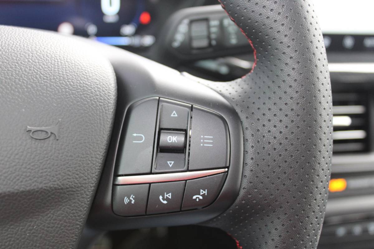 Ford Focus Ford Focus Wagon 1.0 EcoBoost Hybrid ST Line X | Automaat | Winterpack | Driver Assistance Pack | Privacy Glass | Camera