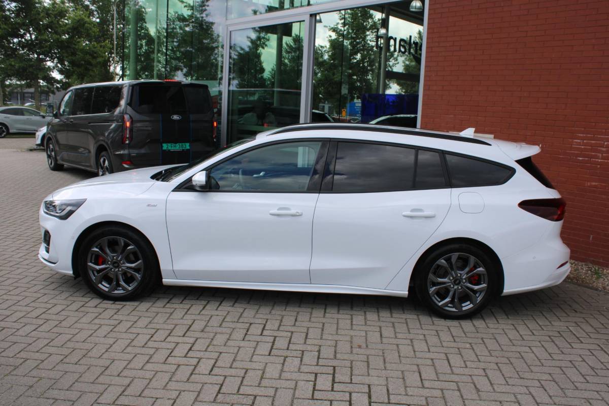Ford Focus Ford Focus Wagon 1.0 EcoBoost Hybrid ST Line X | Automaat | Winterpack | Driver Assistance Pack | Privacy Glass | Camera