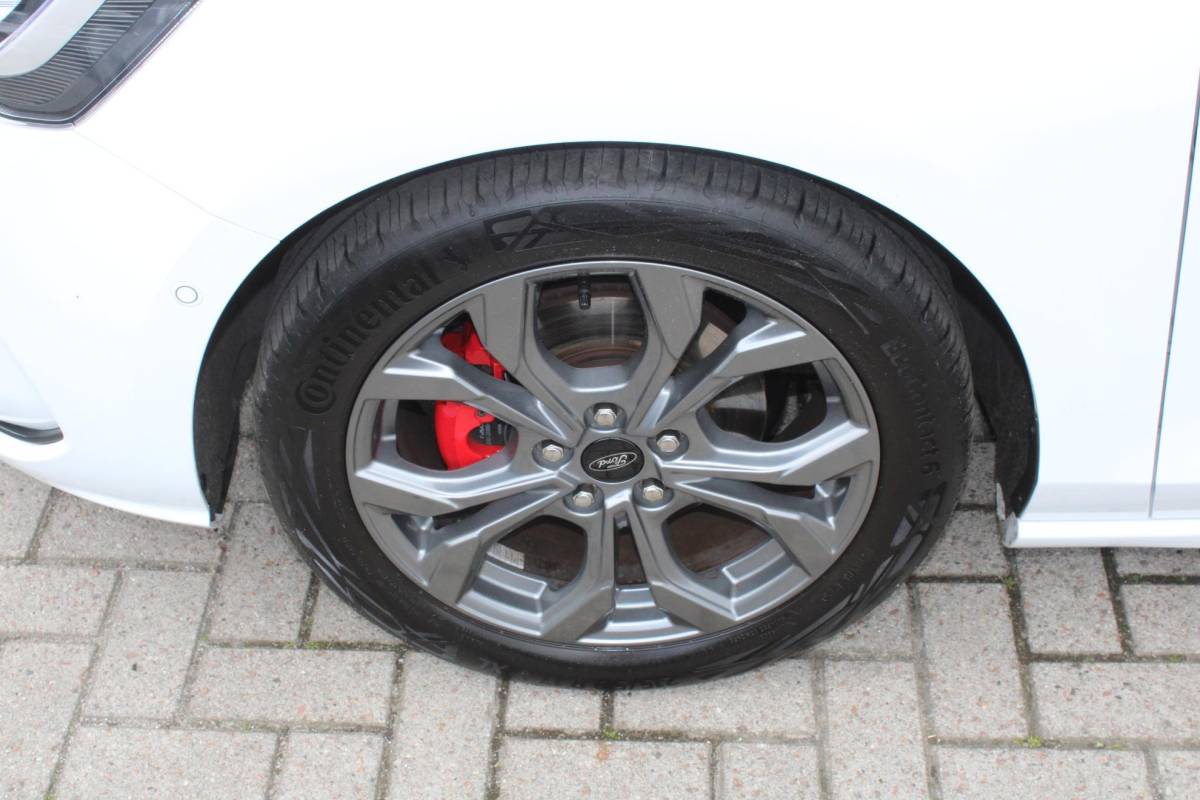 Ford Focus Ford Focus Wagon 1.0 EcoBoost Hybrid ST Line X | Automaat | Winterpack | Driver Assistance Pack | Privacy Glass | Camera