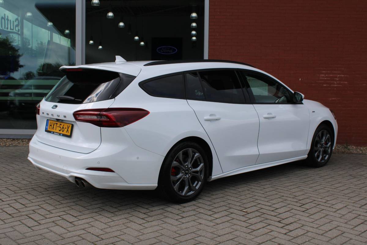 Ford Focus Ford Focus Wagon 1.0 EcoBoost Hybrid ST Line X | Automaat | Winterpack | Driver Assistance Pack | Privacy Glass | Camera