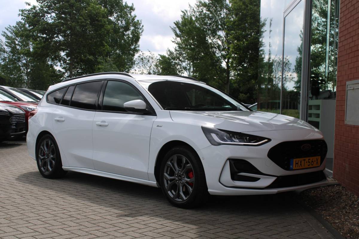 Ford Focus Ford Focus Wagon 1.0 EcoBoost Hybrid ST Line X | Automaat | Winterpack | Driver Assistance Pack | Privacy Glass | Camera