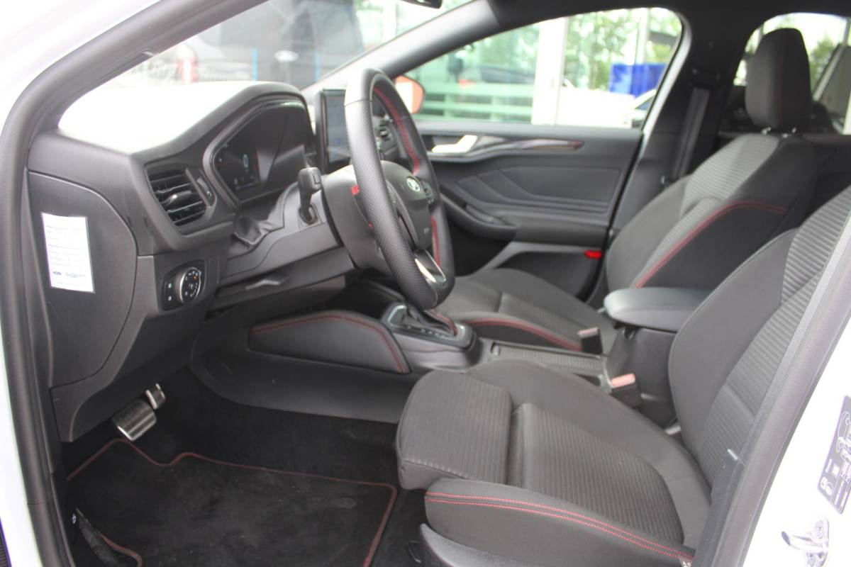 Ford Focus Ford Focus Wagon 1.0 EcoBoost Hybrid ST Line X | Automaat | Winterpack | Driver Assistance Pack | Privacy Glass | Camera