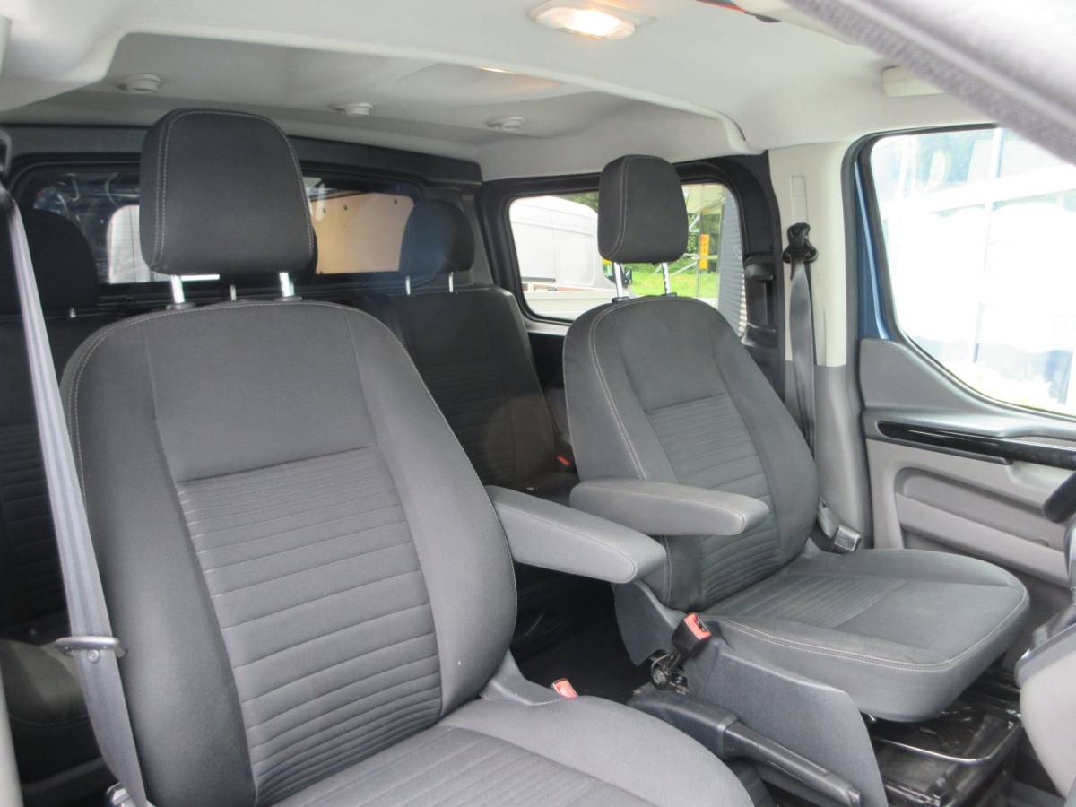 Ford Transit Custom Ford TRANSIT CUSTOM L1H1 130pk, Autmaat, DC, dubbel cabine, Airco, Navigatie, Camera.