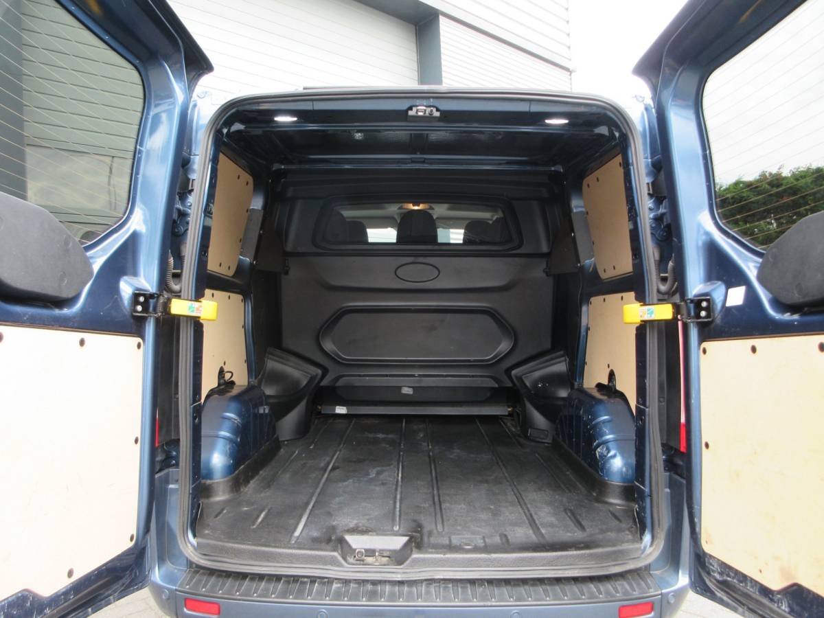 Ford Transit Custom Ford TRANSIT CUSTOM L1H1 130pk, Autmaat, DC, dubbel cabine, Airco, Navigatie, Camera.