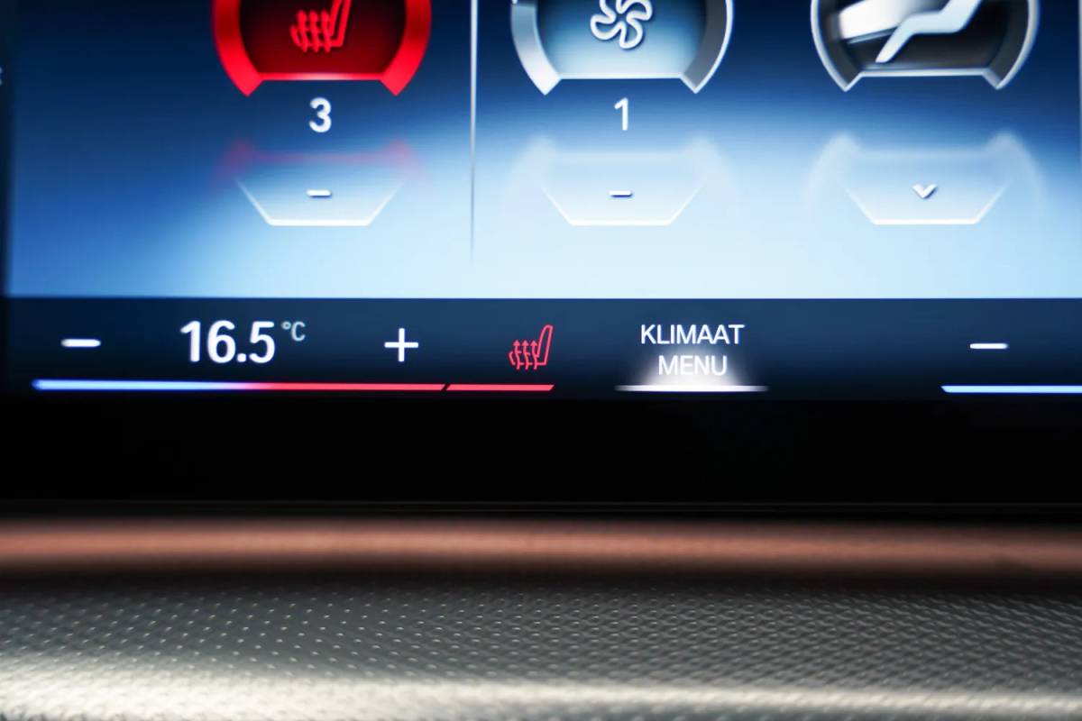 BMW 2 Serie BMW 2-serie Active Tourer 218i M Sport Aut. [ Panoramadak Leder HUD Harman/Kardon ]