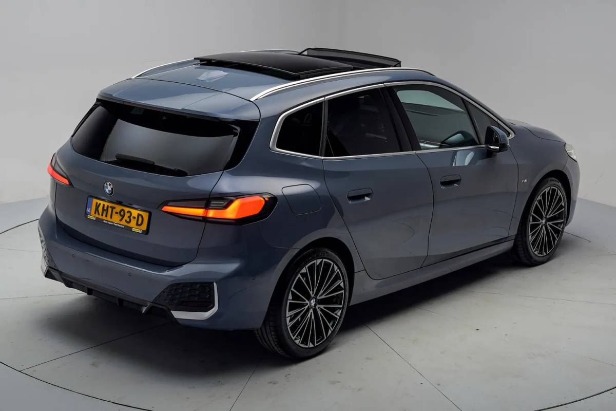 BMW 2 Serie BMW 2-serie Active Tourer 218i M Sport Aut. [ Panoramadak Leder HUD Harman/Kardon ]