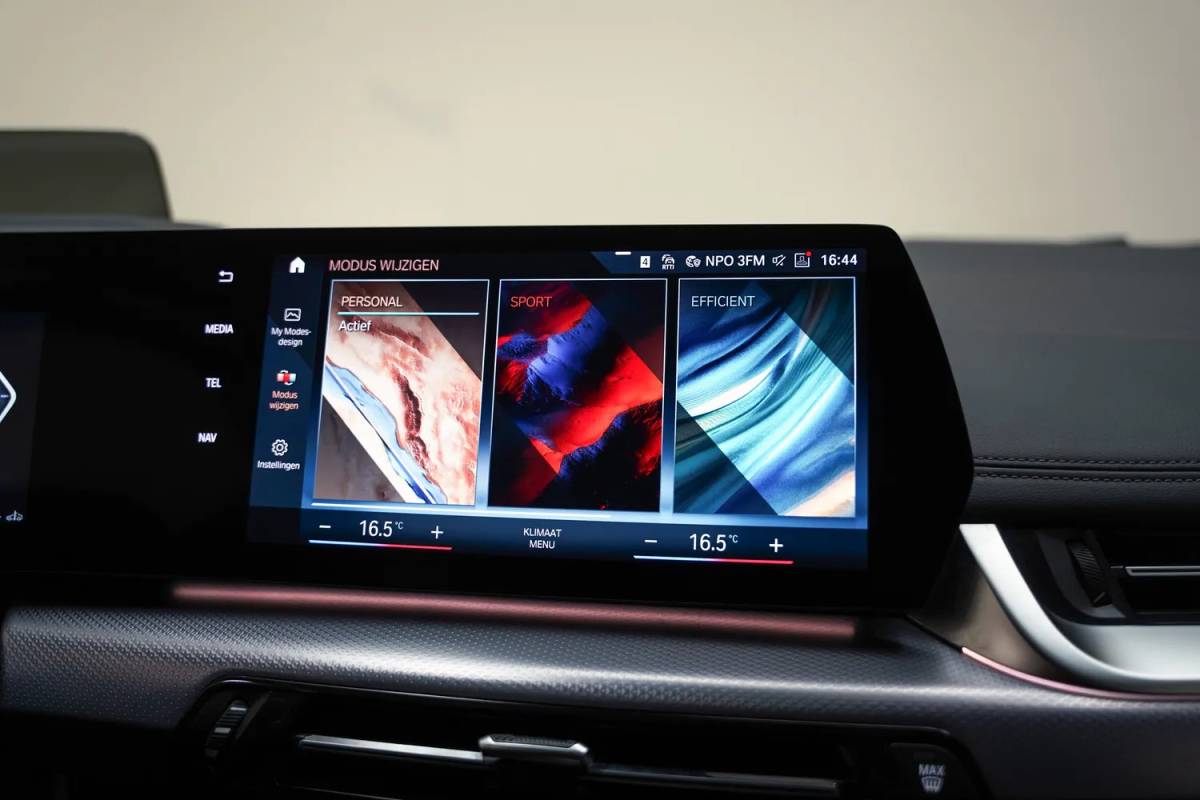 BMW 2 Serie BMW 2-serie Active Tourer 218i M Sport Aut. [ Panoramadak Leder HUD Harman/Kardon ]