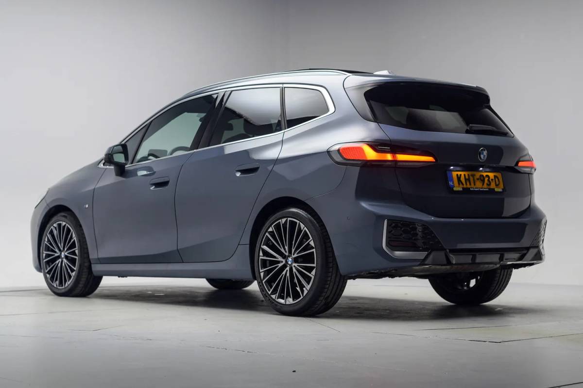 BMW 2 Serie BMW 2-serie Active Tourer 218i M Sport Aut. [ Panoramadak Leder HUD Harman/Kardon ]
