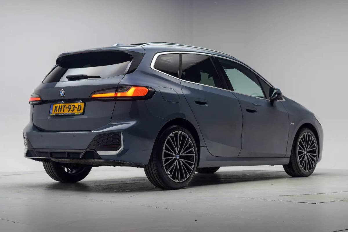 BMW 2 Serie BMW 2-serie Active Tourer 218i M Sport Aut. [ Panoramadak Leder HUD Harman/Kardon ]