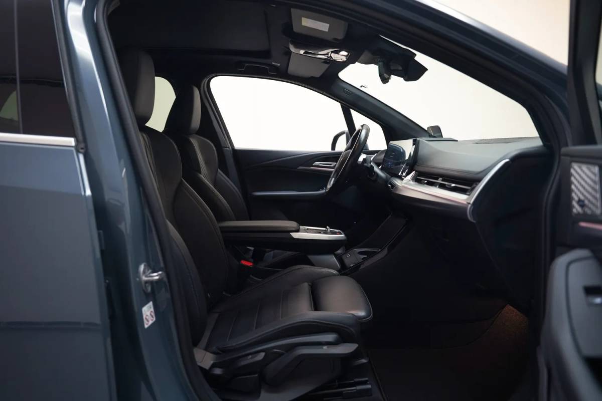 BMW 2 Serie BMW 2-serie Active Tourer 218i M Sport Aut. [ Panoramadak Leder HUD Harman/Kardon ]