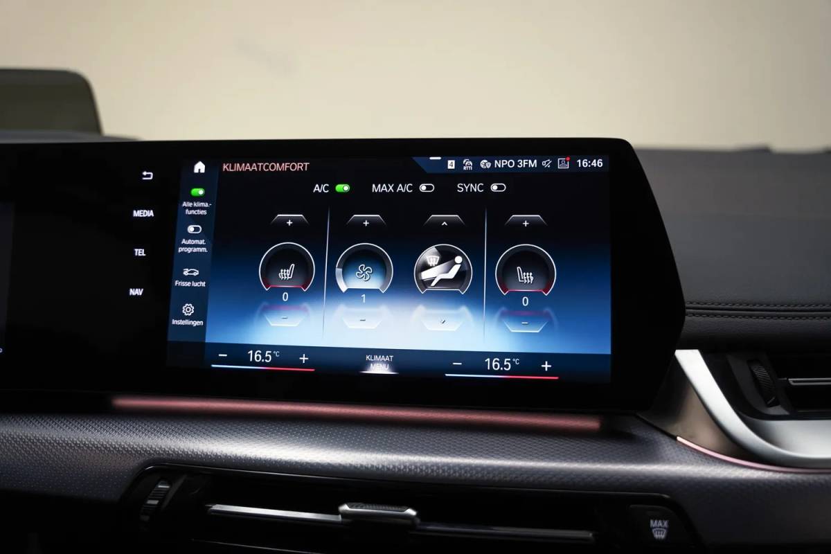 BMW 2 Serie BMW 2-serie Active Tourer 218i M Sport Aut. [ Panoramadak Leder HUD Harman/Kardon ]