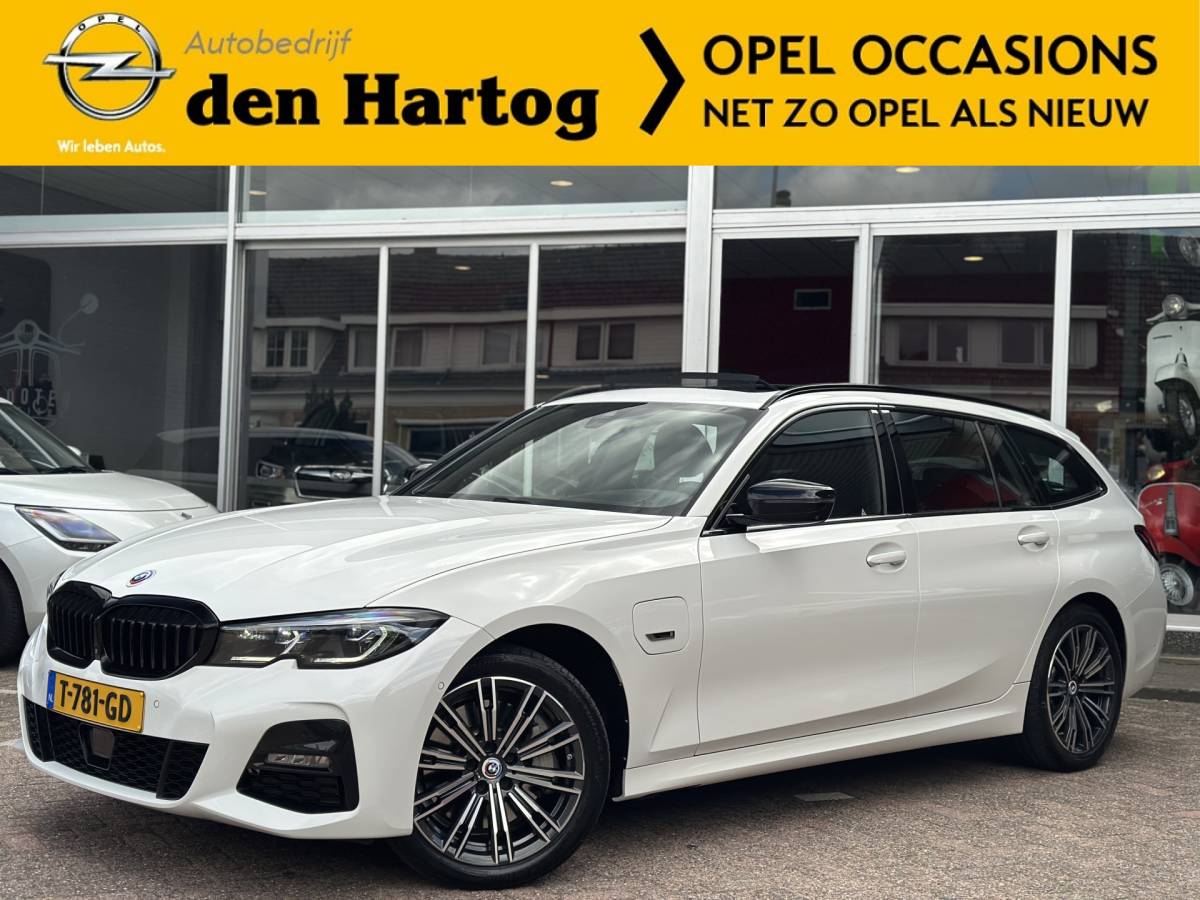 BMW 3 Serie BMW 3-serie Touring 330e xDrive Business Edition Plus 50 jahre  / Pano /  HUD / ECC  / 360 Camera